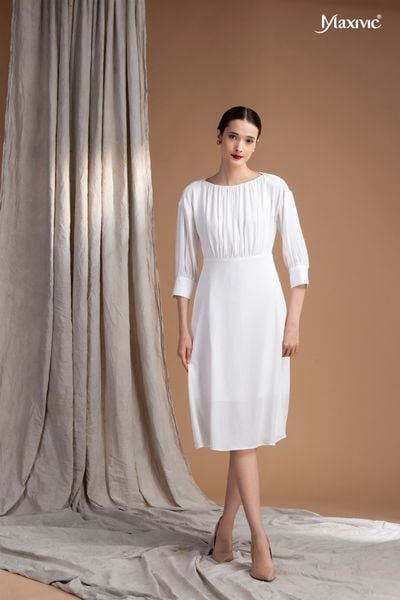 Đầm cổ thuyền lụa tăm trắng tay trụ vai Maxivic