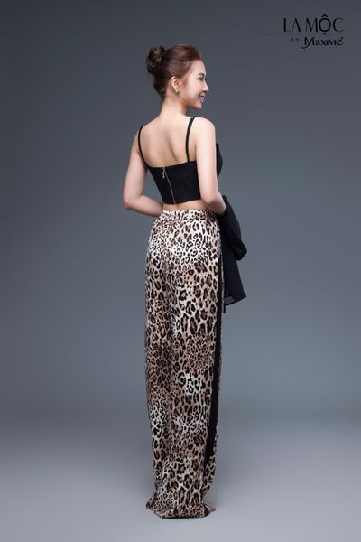 Quần beo lụa cát form suông đắp chiffon dọc Maxivic