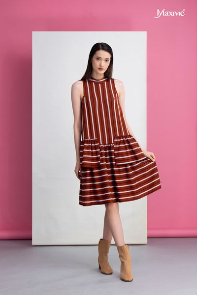 Đầm sọc nâu babydoll tay liền, tùng đắp Maxivic