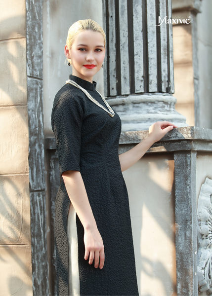 ÁO DÀI LAYA ĐEN HOA NỔI MAXIVIC