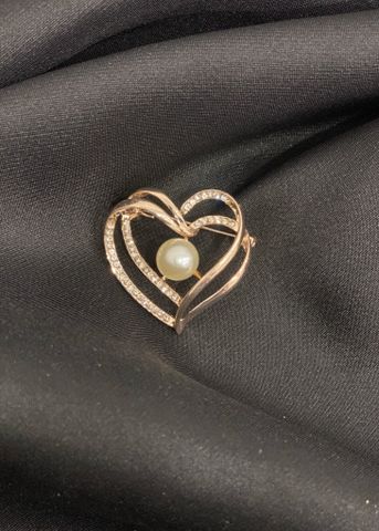 Ghim cài áo hình trái tim 2 tầng đính ngọc trai cao cấp