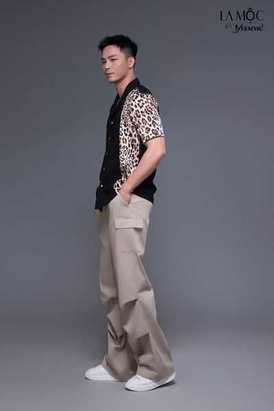 Quần túi hộp nam có chun rút màu kem Maxivic