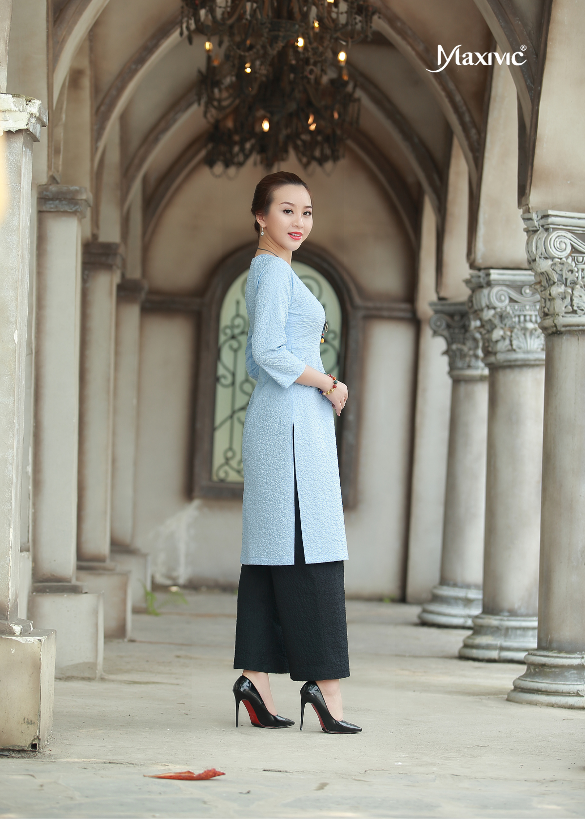 ao-dai-cach-tan-laya-hoa-noi