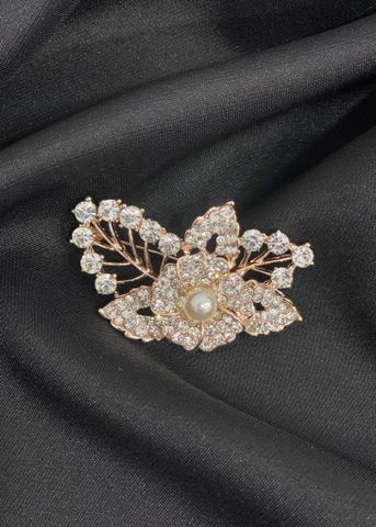 Ghim cài áo hình hoa lá màu vàng đính đá sang trọng