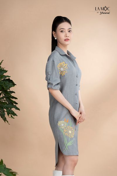 Đầm xô lụa xám thêu, cổ sơmi Maxivic