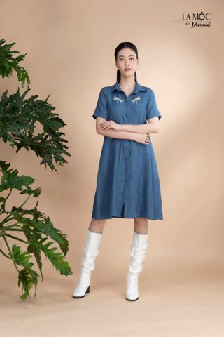 Đầm xô lụa xanh jeans thêu hoa, cổ sơmi Maxivic