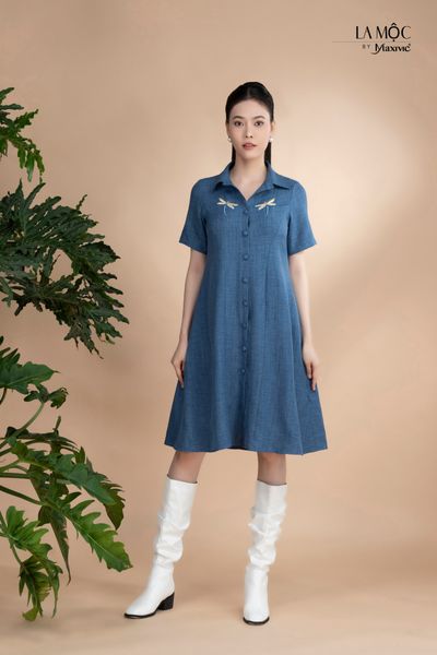 Đầm xô lụa xanh jeans thêu hoa, cổ sơmi Maxivic