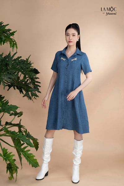 Đầm xô lụa xanh jeans thêu hoa, cổ sơmi Maxivic