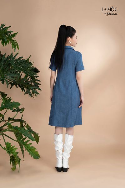 Đầm xô lụa xanh jeans thêu hoa, cổ sơmi Maxivic