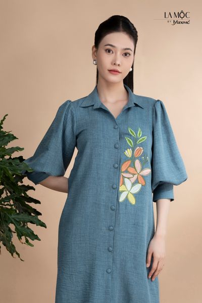 Đầm xô lụa sơmi xanh jeans thêu Maxivic