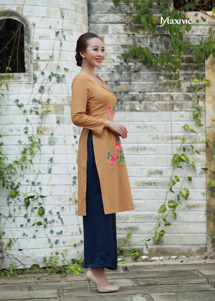 ÁO DÀI LINEN VÀNG NÂU THÊU HOẠ TIẾT CÀNH HOA
