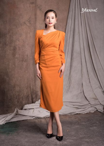 ĐẦM LỤA CAM, CỔ V XÉO, DẠNG VEST MAXIVIC