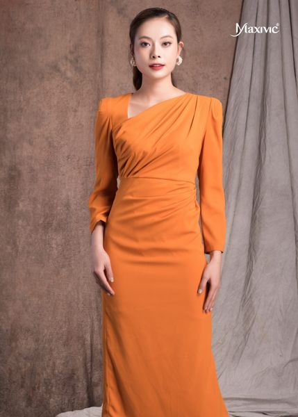 ĐẦM LỤA CAM, CỔ V XÉO, DẠNG VEST MAXIVIC