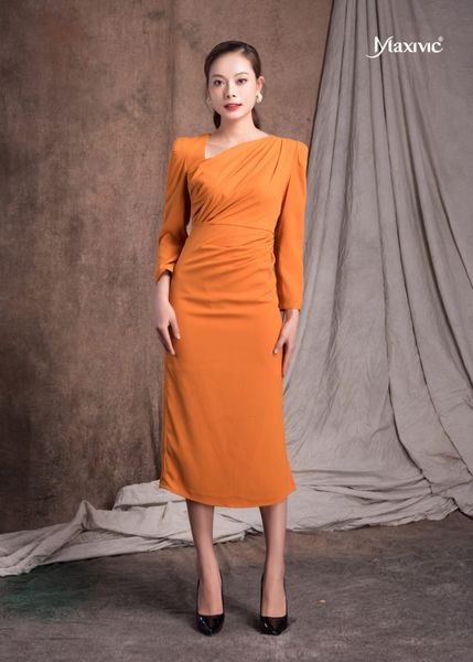 ĐẦM LỤA CAM, CỔ V XÉO, DẠNG VEST MAXIVIC