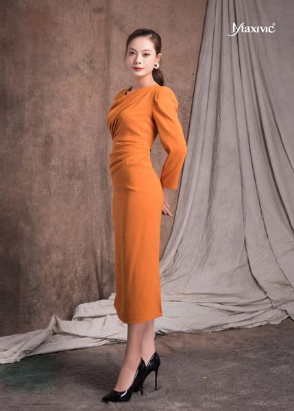 ĐẦM LỤA CAM, CỔ V XÉO, DẠNG VEST MAXIVIC