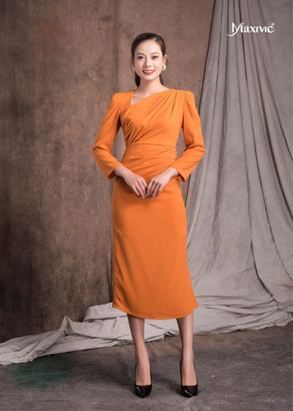 ĐẦM LỤA CAM, CỔ V XÉO, DẠNG VEST MAXIVIC