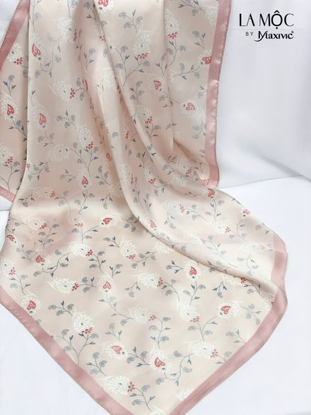 Khăn lụa vuông Maxivic 70x70 hoạ tiết trái tim