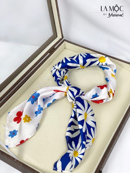 Khăn lụa vuông Maxivic 70x70 hoạ tiết hoa đa sắc