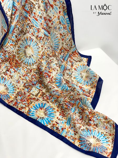 Khăn lụa vuông Maxivic 70x70 hoạ tiết hoa