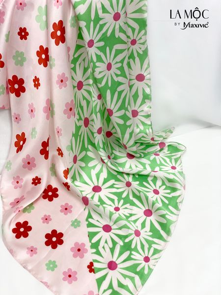 Khăn lụa vuông Maxivic 70x70 hoạ tiết hoa cúc