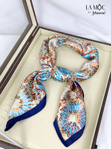 Khăn lụa vuông Maxivic 70x70 hoạ tiết hoa