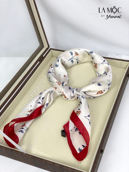 Khăn lụa vuông Maxivic 70x70 hoạ tiết hoa nhí viền đỏ