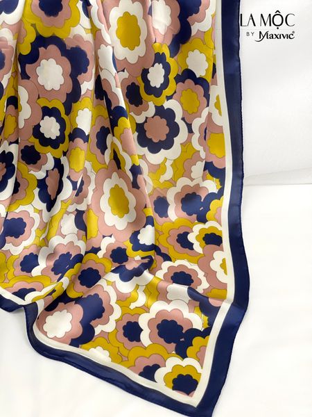 Khăn lụa vuông Maxivic 70x70 hoạ tiết hoa