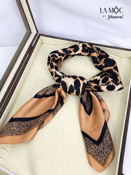 Khăn lụa vuông Maxivic 70x70 hoạ tiết da báo