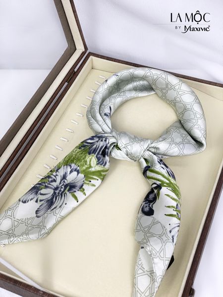 Khăn lụa vuông Maxivic 70x70 hoạ tiết hoa