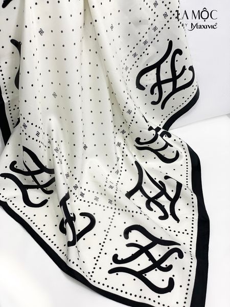 Khăn lụa vuông Maxivic 70x70 hoạ tiết chữ cách điệu