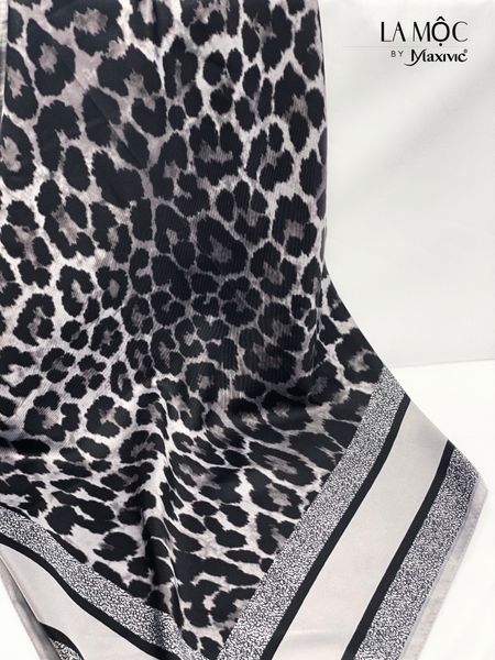 Khăn lụa vuông Maxivic 70x70 hoạ tiết da báo