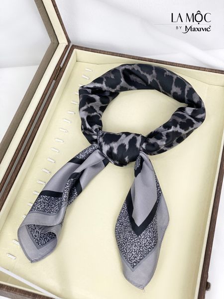 Khăn lụa vuông Maxivic 70x70 hoạ tiết da báo