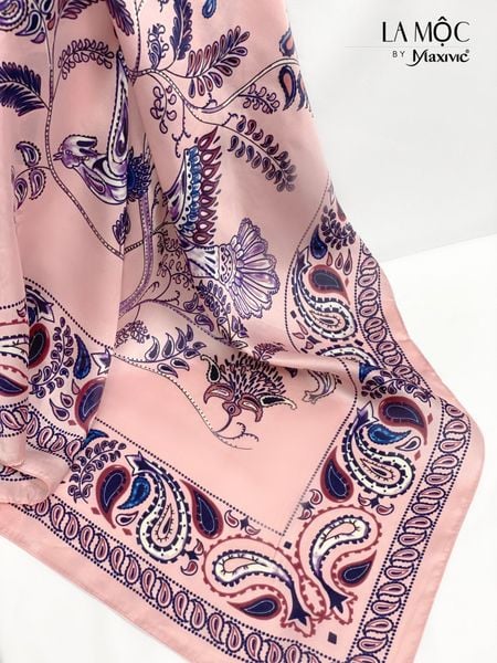 Khăn lụa vuông Maxivic 70x70 hoạ tiết lông vũ