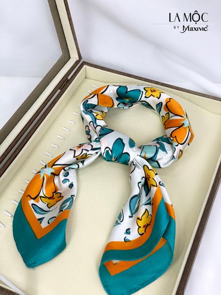 Khăn lụa vuông Maxivic 70x70 hoạ tiết hoa