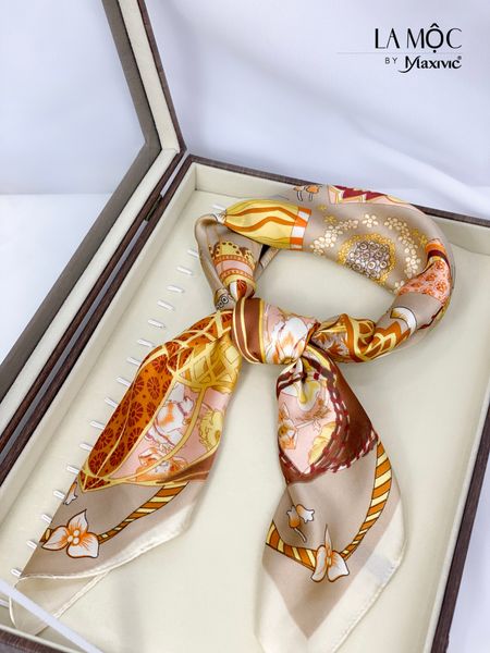 Khăn lụa vuông Maxivic 70x70 hoạ tiết