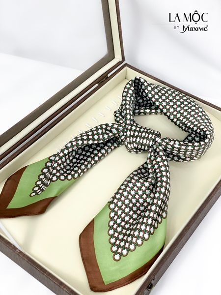 Khăn lụa vuông Maxivic 70x70 hoạ tiết