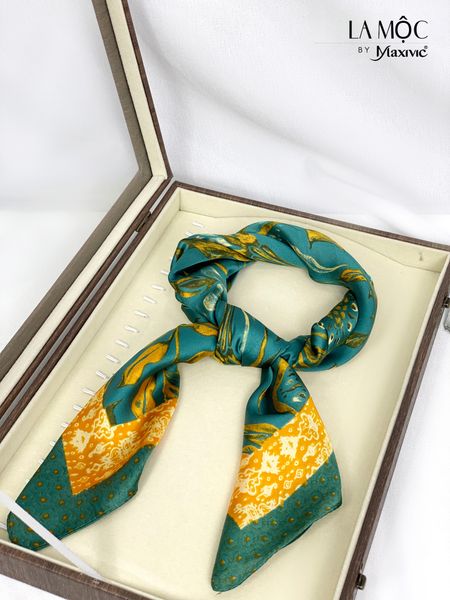 Khăn lụa vuông Maxivic 70x70 hoạ tiết lá cây