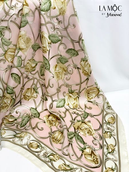 Khăn lụa vuông Maxivic 70x70 hoạ tiết hoa hồng