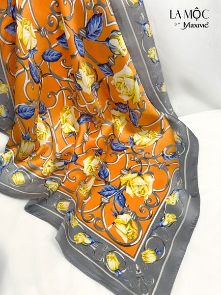 Khăn lụa vuông Maxivic 70x70 hoạ tiết hoa hồng