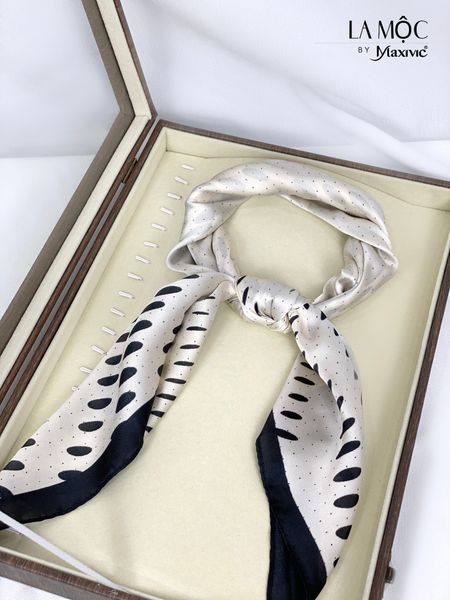 Khăn lụa vuông Maxivic 70x70 hoạ tiết chấm bi đen