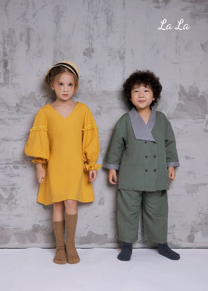 ĐẦM VÀNG TRẺ EM NỮ, LINEN VÀNG, TAY DÀI. TIÊU CHUẨN HÀNG NHẬT