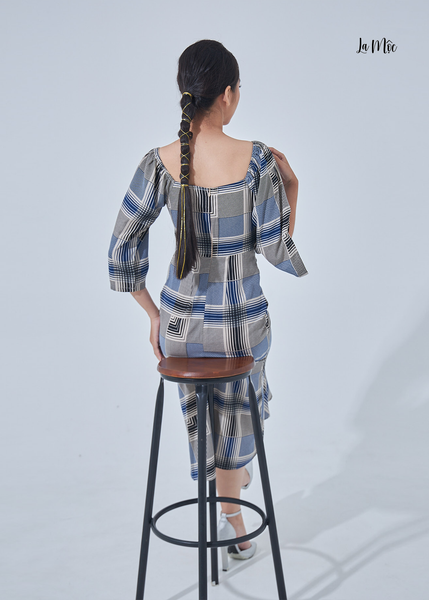 ĐẦM MAXIVIC DÀI ÔM, CỔ CHỮ V, NHÚN GIỮA NGỰC, TAY DÀI XẺ