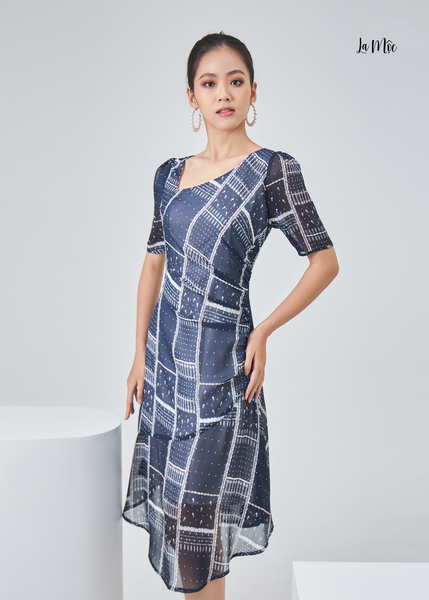 ĐẦM ÔM EO HỌA TIẾT KHUNG, CỔ XẺ CÁCH ĐIỆU, CHÂN VÁY XÒE