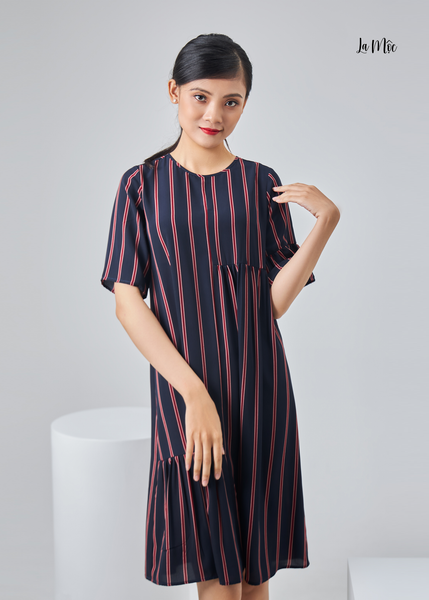 ĐẦM SUÔNG CỔ TRÒN SỌC ĐỎ MAXIVIC, CHÂN VÁY NHÚN BÈO