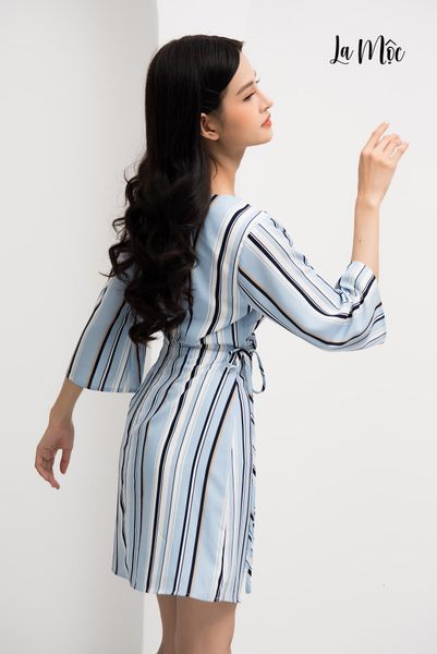 ĐẦM ÔM MAXIVIC CỔ KIỂU ĐẮP CHÉO, HỌA TIẾT SỌC DÀI