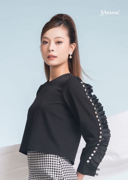 SET ÁO ĐEN TAY VÂY CÁ - QUẦN LƯNG LIỀN CARO TRẮNG ĐEN