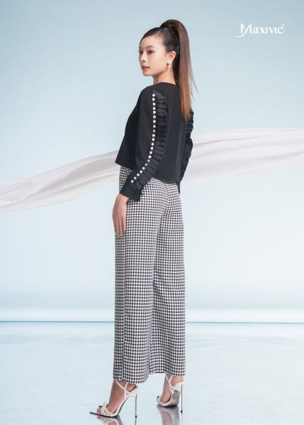 SET ÁO ĐEN TAY VÂY CÁ - QUẦN LƯNG LIỀN CARO TRẮNG ĐEN