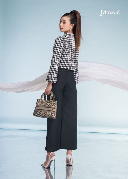 SET VEST CROPTOP ÁO GINGHAM TRẮNG ĐEN QUẦN LAYA ĐEN HOA NỔI