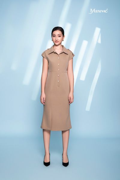 Đầm sơ mi be cotton silk có cầu vai Maxivic