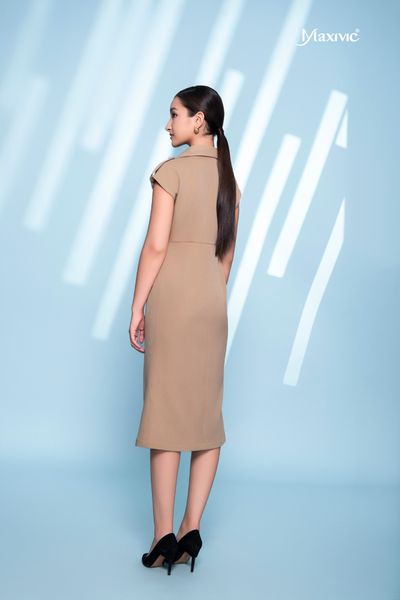 Đầm sơ mi be cotton silk có cầu vai Maxivic